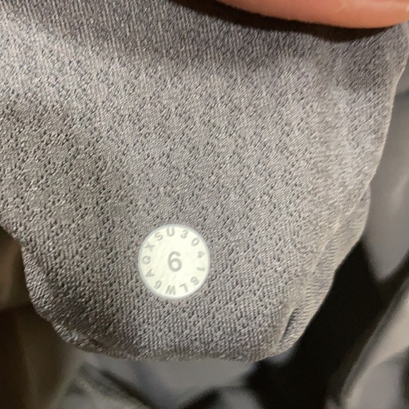 Lululemon mesh in motion  crop leggings - Picture 7 of 8